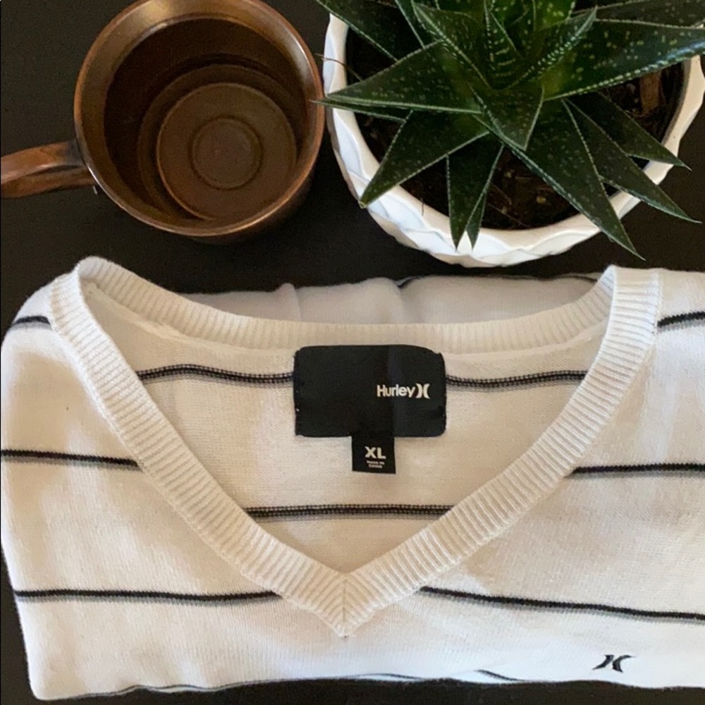 HURLEY CREWNECK SWEATER!